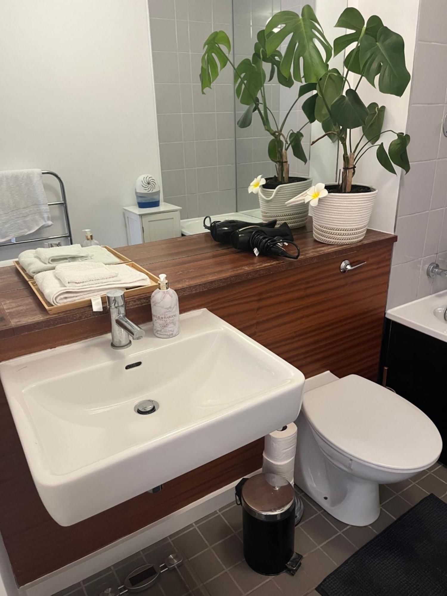 The Room King Size Bed And Private Bathroom Dublin Exterior foto